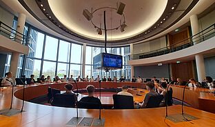 Im Sitzungssaal des Paul – Löbe – Hauses 11am_1