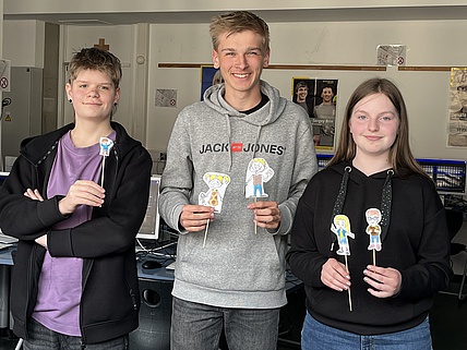 Till, Jonathan und Bianca (8b) mit den Hauptdarstellern Preisverleihung