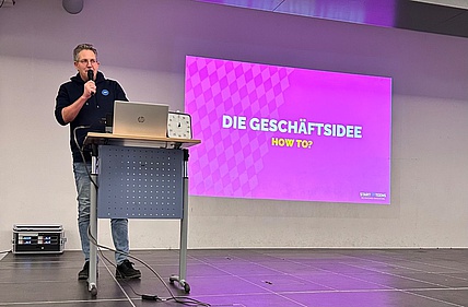 Dr. Christian Andersen, Netzwerkmanager am ZDI Mainfranken Dr. Christian Andersen, Netzwerkmanager am ZDI Mainfranken