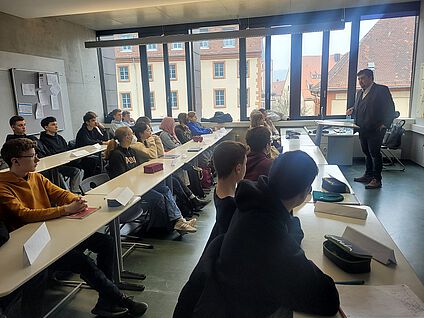 MdB_Niklas_Wagener_in_der_10d_Foto_Lisa_Krueger_13__1_