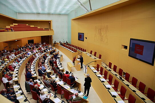 Volkmar Halbleib bei seiner Laudatio (Quelle: SPD-Landtagsfraktion Bayern) brueckenbauerpreis2022_1